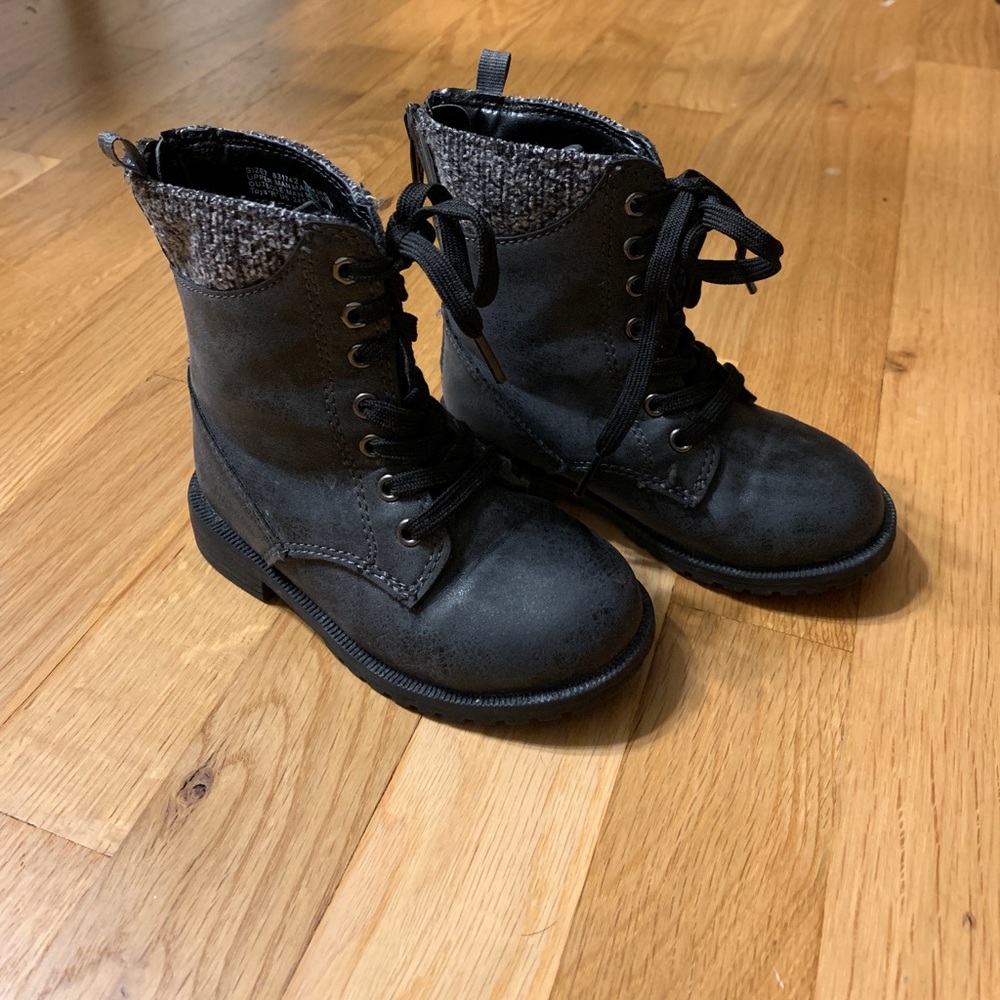 Dark Gary / Ash Black boots